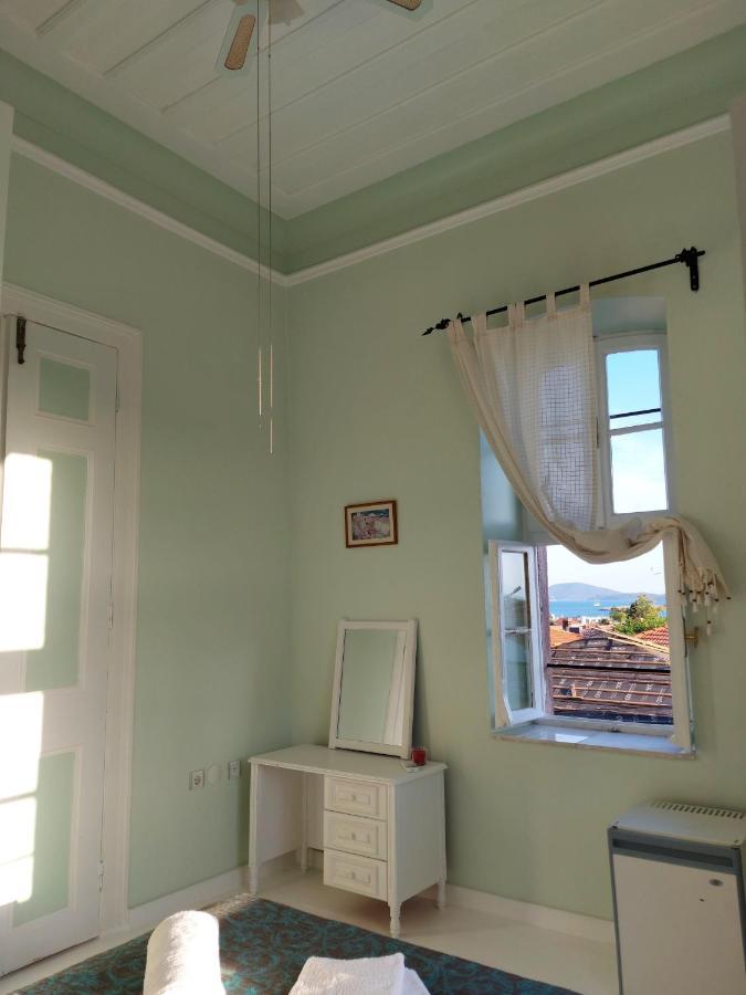 Eolos House Cunda ไอวาลิค ภายนอก รูปภาพ
