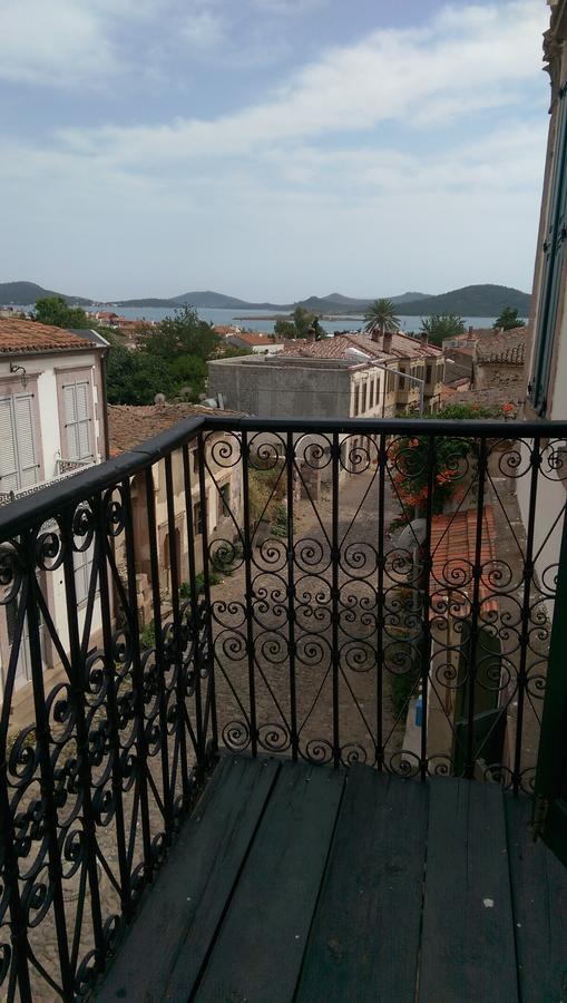Eolos House Cunda ไอวาลิค ภายนอก รูปภาพ