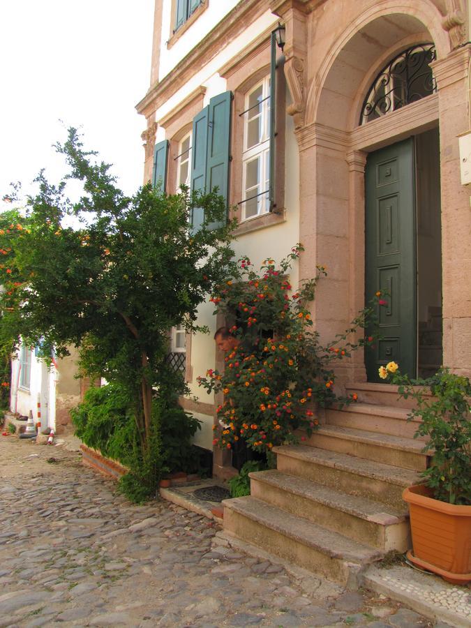 Eolos House Cunda ไอวาลิค ภายนอก รูปภาพ